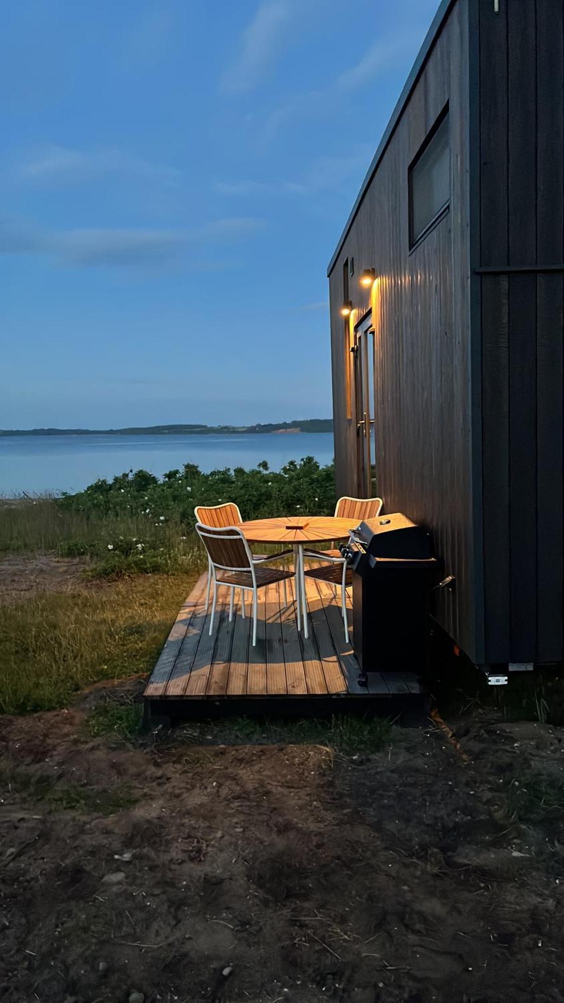 Tiny Seaside - Skarrev Hotel เออเบินโค ภายนอก รูปภาพ