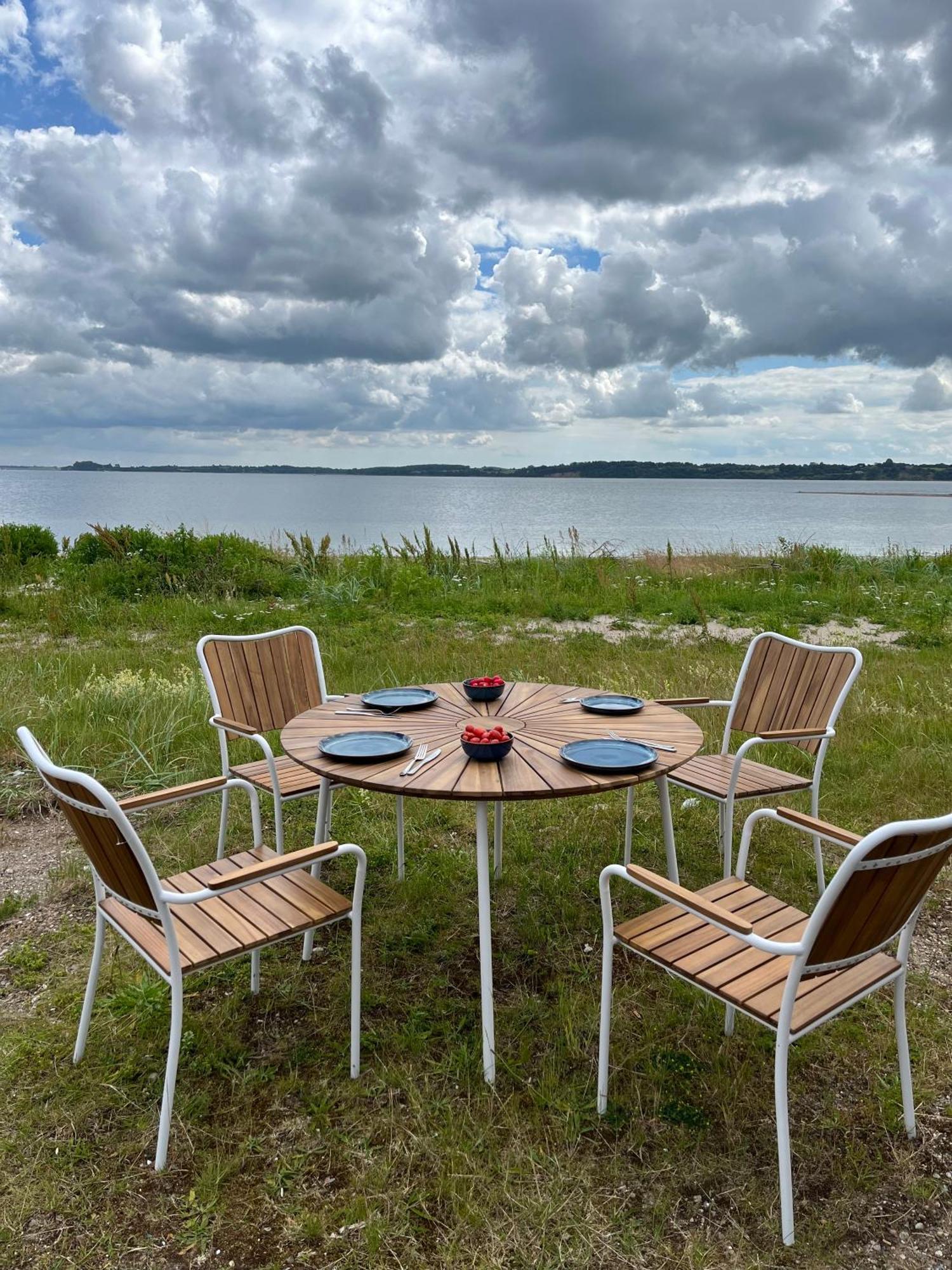 Tiny Seaside - Skarrev Hotel เออเบินโค ภายนอก รูปภาพ